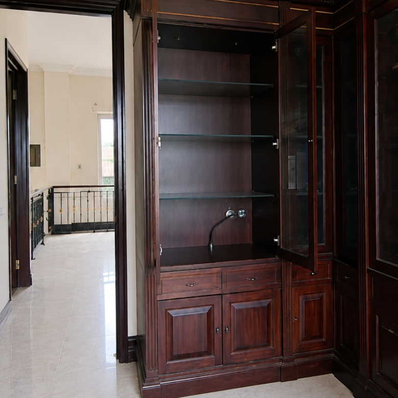 Dijual cepat rumah megah harga tanah saja di Bumi Arya Sena Cikunir