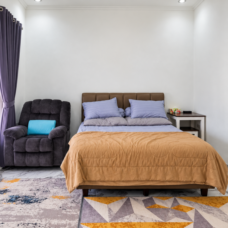 Rumah huk Timur Utara cantik 2 lantai furnished di Mediterania Regency