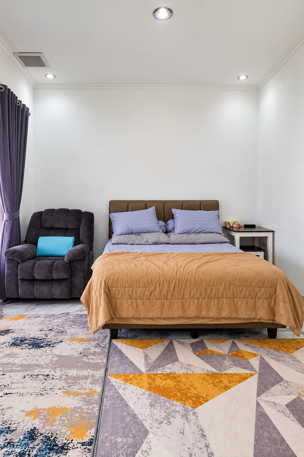 Rumah huk Timur Utara cantik 2 lantai furnished di Mediterania Regency
