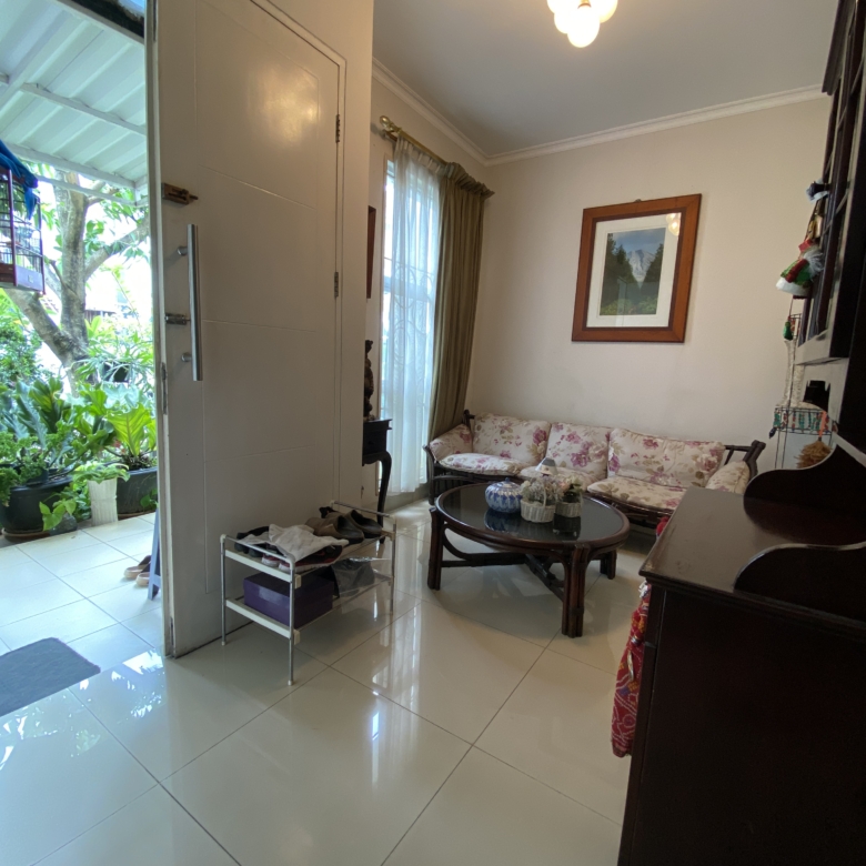 Foto ruang tamu di cluster Fiordini Illago Gading Serpong