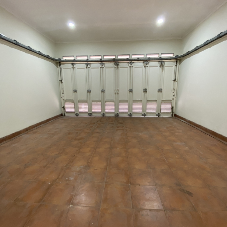 Garasi Rumah di Cluster Grisea Gading Serpong