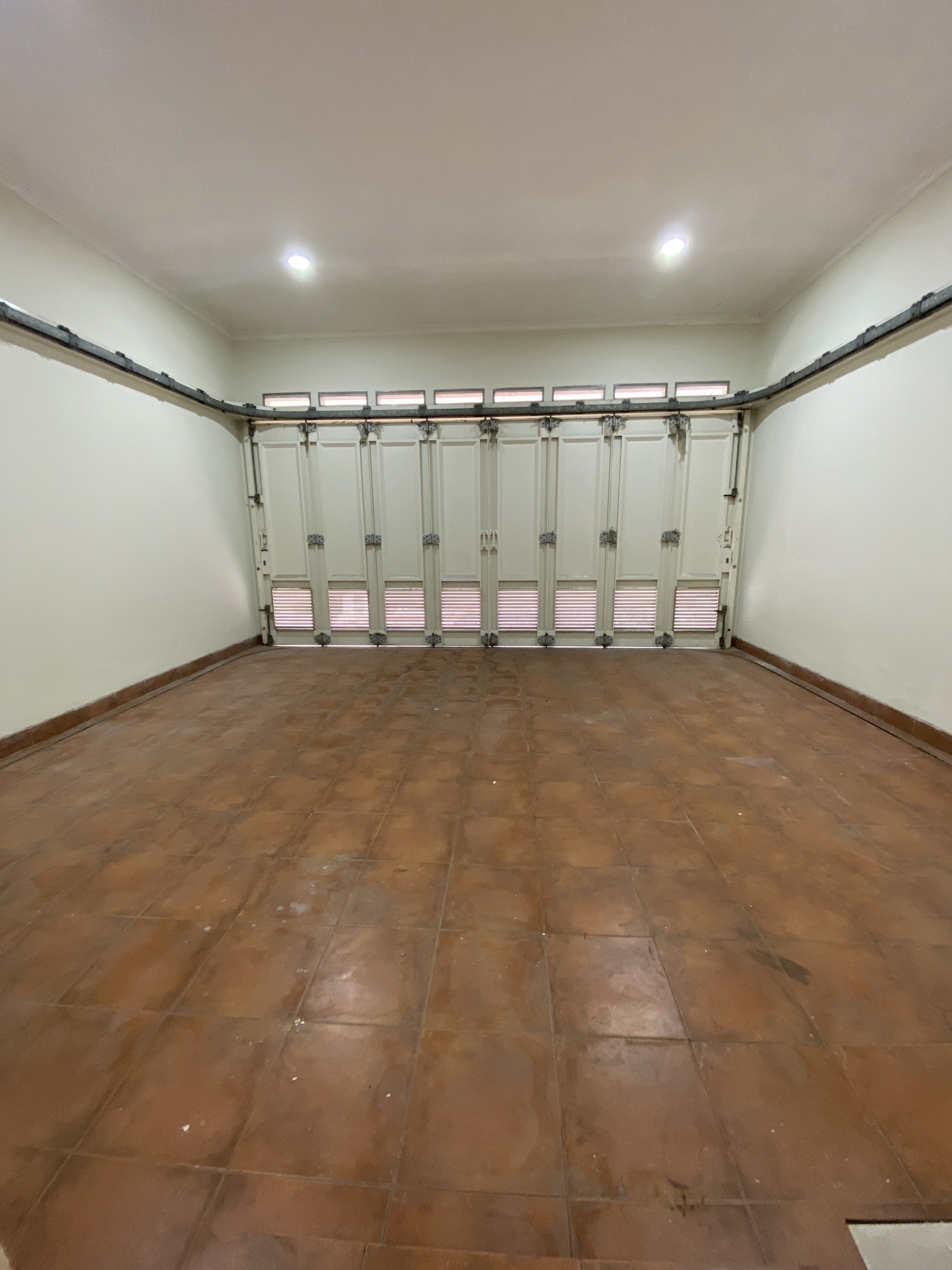 Garasi Rumah di Cluster Grisea Gading Serpong