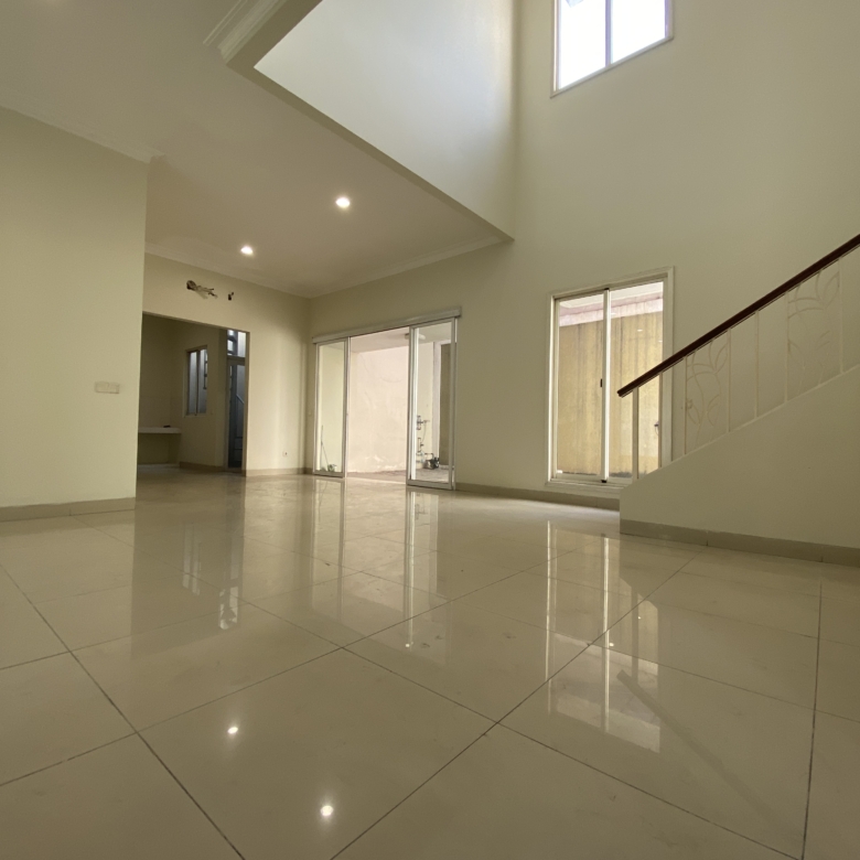 Ruang Keluarga di Cluster Grisea Gading Serpong